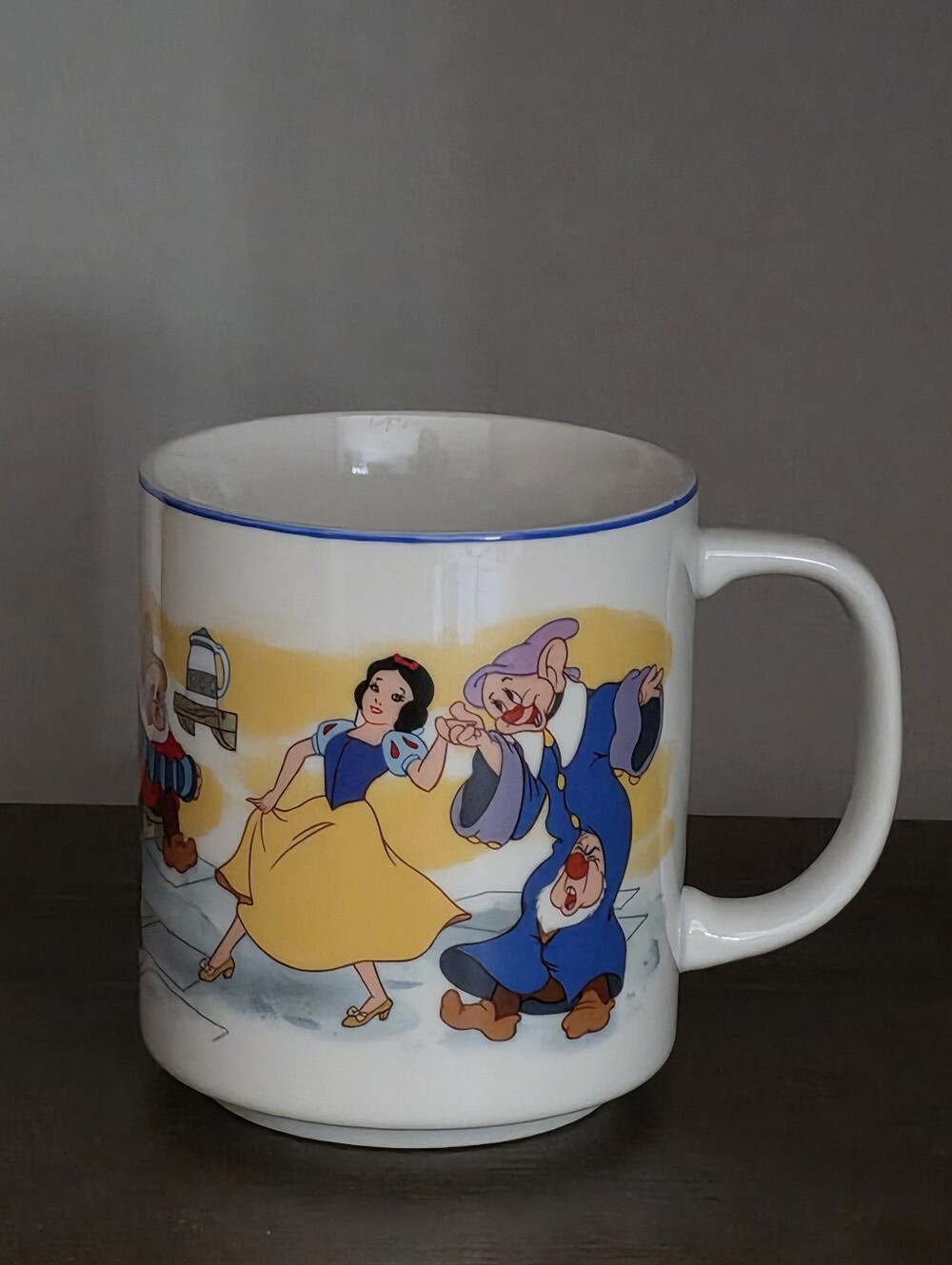 SNOW WHITE & 7 DWARFS Small 12 Oz. Mug DISNEYLAND Coffee/Tea